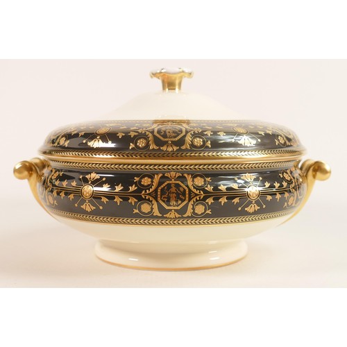 1139 - Wedgwood Astbury lidded tureen. Diameter 20cm.