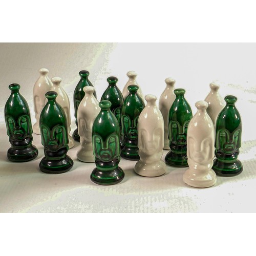 1546 - Mid century Duncan Ceramics Medieval theme chess set, 32 pieces finished in green & white.