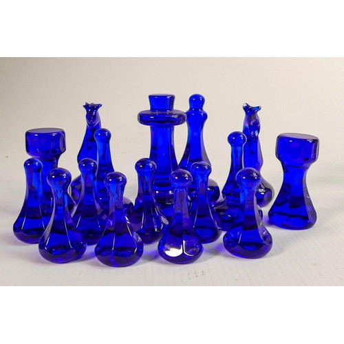 1553 - 20th century Villeroy and Boch crystal glass chess set, height of king 7.4cm.