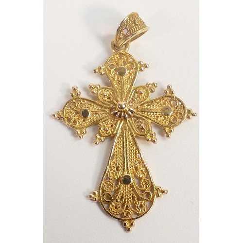 1958 - 18ct gold intricate decorated cross, 3.5g.