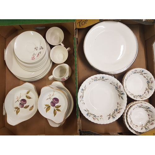 16 - A mixed collection of ceramic items to include, 8 x Royal Doulton 'Platinum Concord' Dinner Plates, ... 