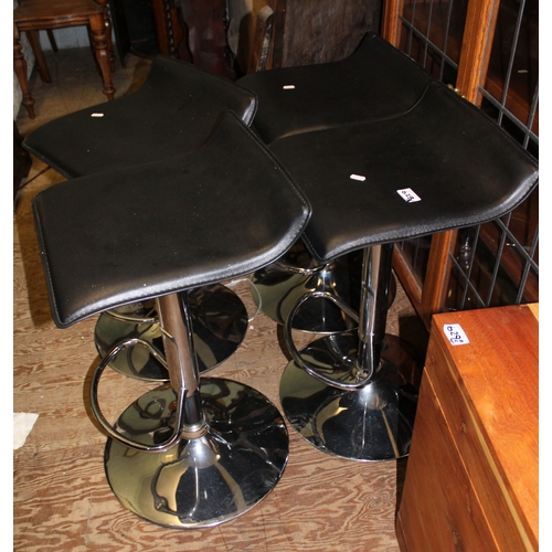 628 - Four chrome and black vinyl breakfast bar type stools/seats (4).