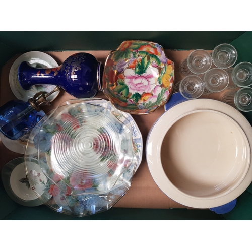 67 - A mixed collection of ceramic and glass ware items to include Vases, vintage glasses, Wedgwood Ash t... 