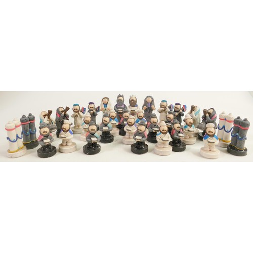 1558 - Resin Jewish Rabbis theme novelty chess set, 32 pieces, height of king 8.6cm.