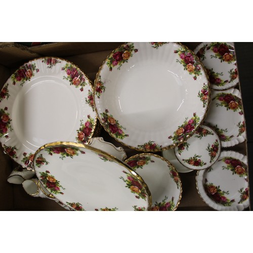 357 - Royal Albert Old Country Roses Patterned Items to include 6 Dinner Plates, Open Veg bowl, 5 Fruit Sa... 