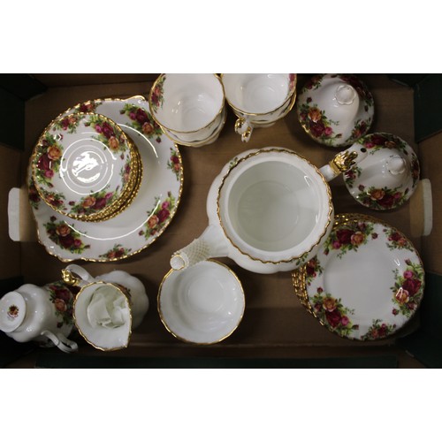 359 - Royal Albert Old Country Roses patterned items to include A full 22 piece tea set (All firsts)