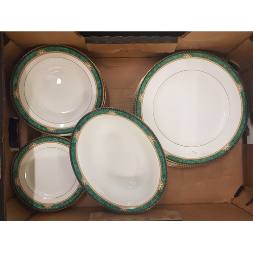 516 - Wedgwood Lambourn pattern dinner ware items to include 6 dinner plates, 5 rimmed soups, 6 side plate... 