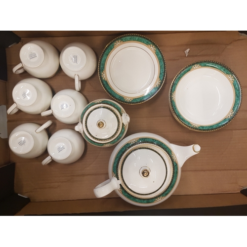 516A - Wedgwood Lambourn pattern tea and dinner ware items to include teapot, 6 cups, 6 side plates, 4 smal... 