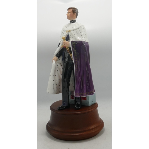 140f - Royal Doulton prestige figure HRH The Prince of Wales HN2883, Limited edition with wooden plinth, bo... 