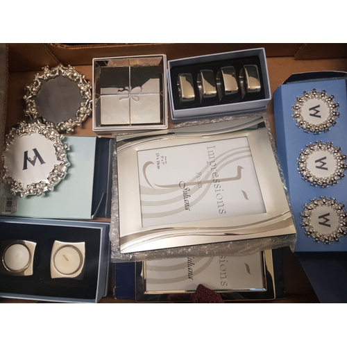 15 - A mixed collection of items to include Wedgwood Modern Photo frame, boxed tea light set, boxed napki... 