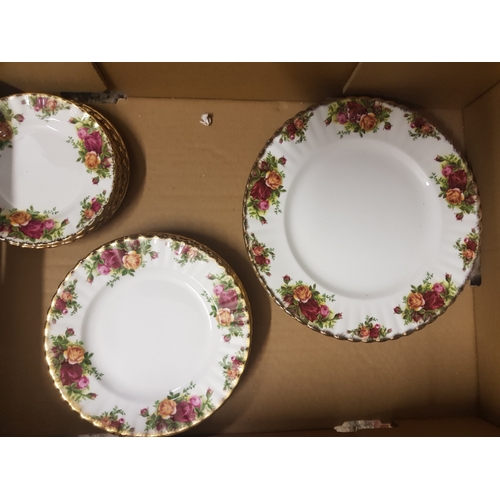 105 - Royal Albert Old Country Roses items to include 6 Side Plates, 6 Salad Plates & 6 Dinner Plates