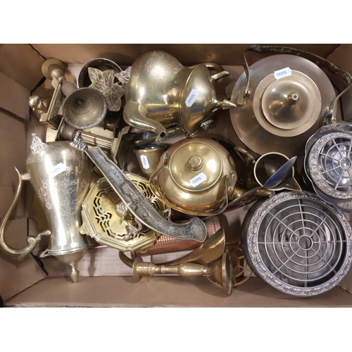 524 - Large quantity of mixed metal ware to include brass items, silver plated tea pot etc (1 tray )