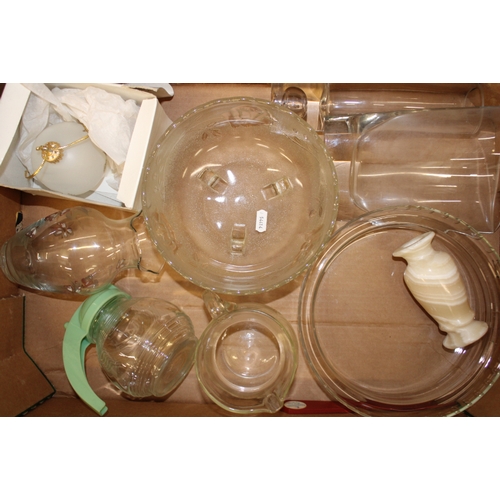 621 - A collection of glass ware including vases, jugs, footed fruit bowl etc (1 tray).