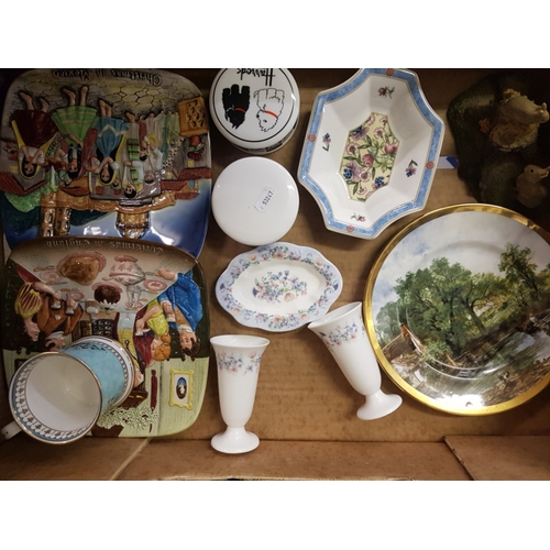 613 - A mixed collection of ceramic items to include Beswick Christmas wall plaques, Wedgwood Sarah patter... 