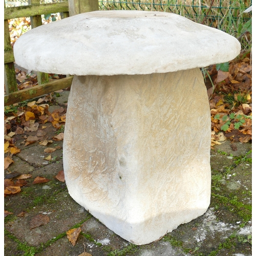 820C - Stone garden ornament of Stabble stones