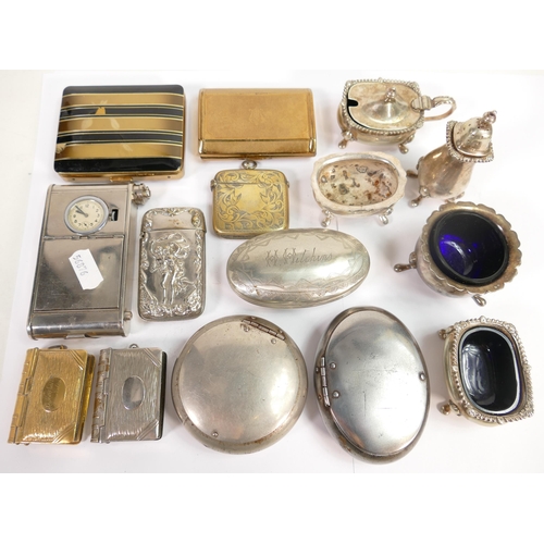 652 - Good job lot of collectors pieces including 3 x metal snuff boxes, 4 x novelty vesta cases, 3 novelt... 