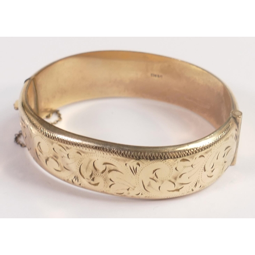 727 - 9ct ct gold bangle with metal core, gross weight 26.8g, dented.