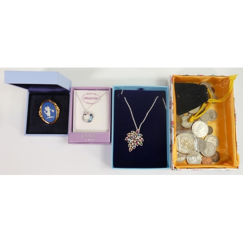 730 - Small lot of jewellery and coins, includes Wedgwood gilt metal large blue jasper pendant & chain (or... 