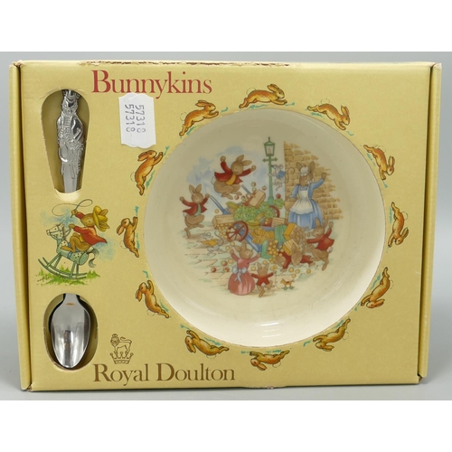 644 - Royal Doulton boxed Bunnykins nursery set to include baby plate and spoon