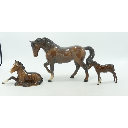 493 - Beswick 855 Stocky Jogging Mare , 915 Lying Foal & 1816 Foal(3)