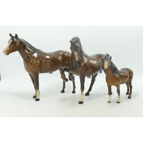 495 - Beswick 1549 Horse (chip to ear), 701 Race Horse & 1197 Pony(3)