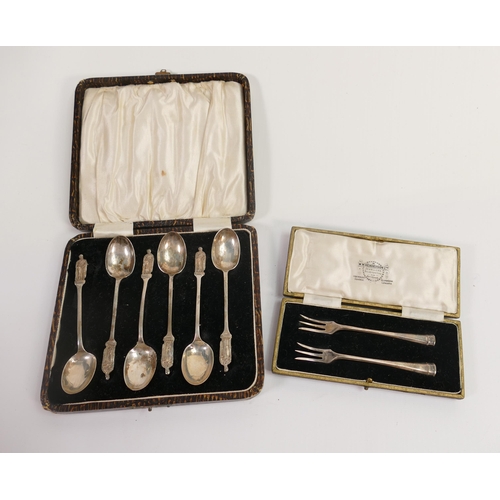 684 - Set of Silver spoons, pair of Silver forks, both sets boxed, 68.5g. (2)