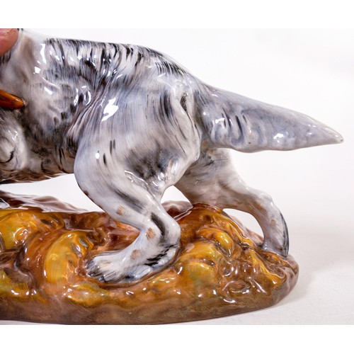 393 - Royal Doulton model of a setter & pheasant
HN2529, height 22cm.