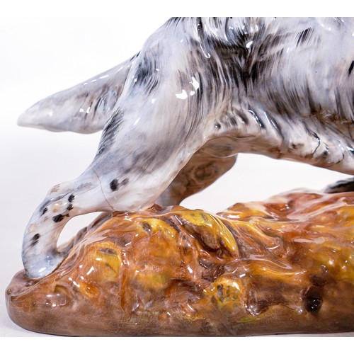 393 - Royal Doulton model of a setter & pheasant
HN2529, height 22cm.