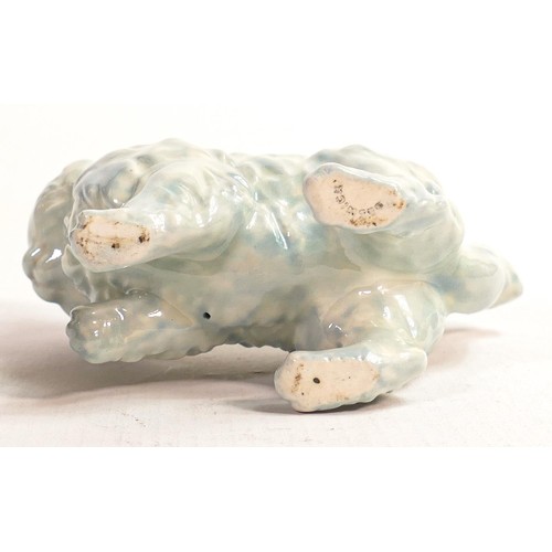 552 - Beswick Persian kitten standing with front paw up in blue colourway.