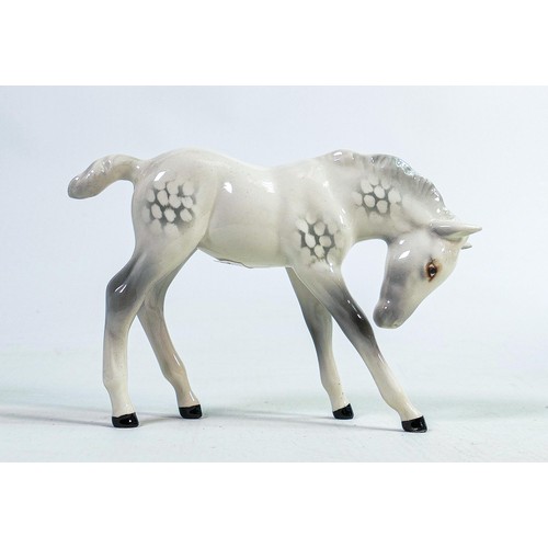 624 - Beswick grey large head down foal 947