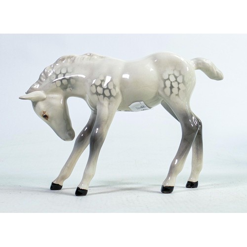 624 - Beswick grey large head down foal 947