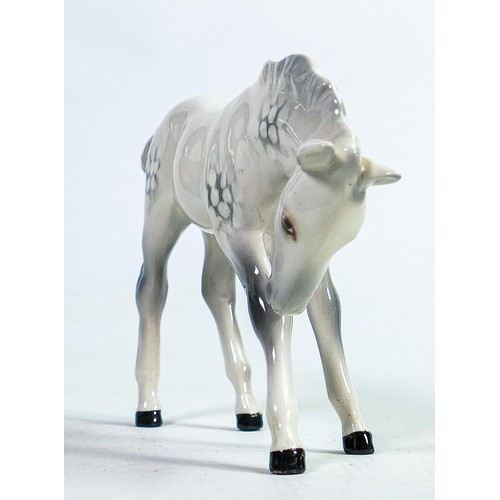 624 - Beswick grey large head down foal 947