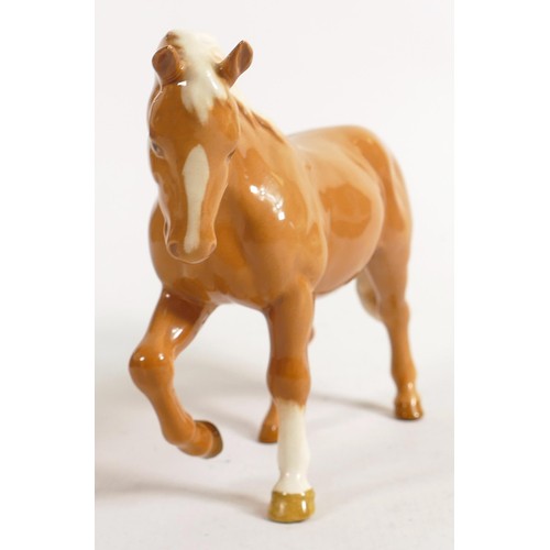 682 - Beswick Palomino stocky jogging mare 855