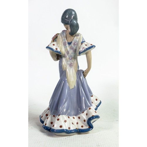 829 - Lladro 5490 Spanish Flor Maria girl with flower pot porcelain figurine, height 25cm