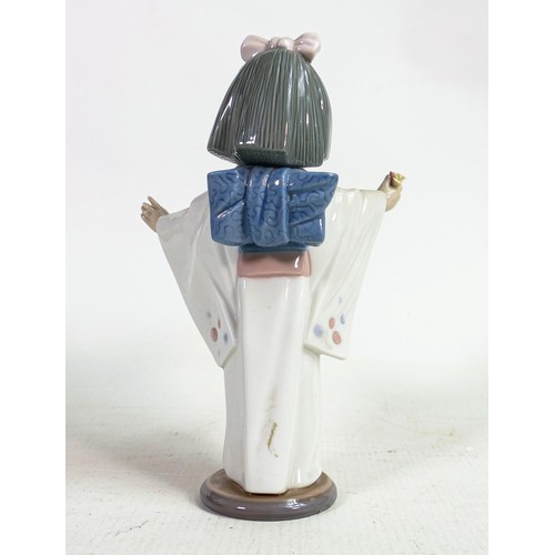 837 - Lladro figure 6152 Flower Gazer, height 20cm