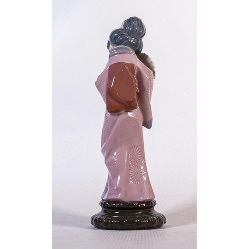 847 - Lladro Geisha Girl figure height 28.5cm