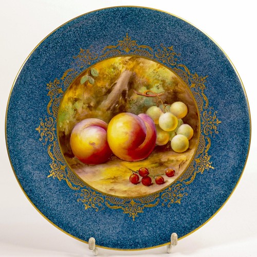 945 - Royal Worcester gilded plate, hand painted with fruit by Horace Price, 2 slight scuff marks to paint... 