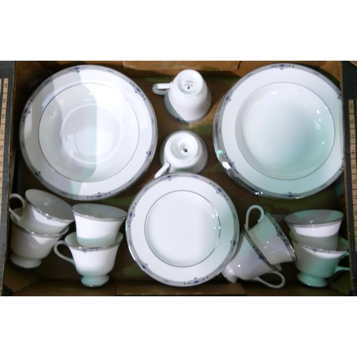 1062 - Large tea, coffee and dinner service in the Wedgwood Amherst pattern. Items to include, tea set, cof... 