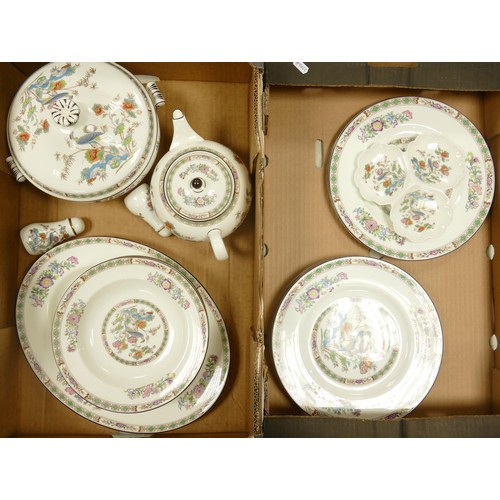 1077 - Wedgwood Kutani Crane patterned tea & dinner ware, 18 pieces in two trays. (2)