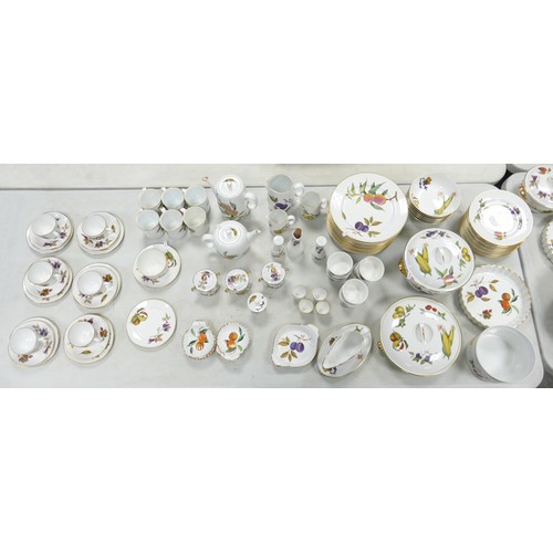 1078 - A large collection of Royal Worcester Evesham patterned tea & dinner ware including - dinner plates,... 