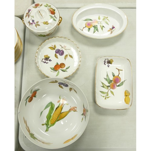 1078 - A large collection of Royal Worcester Evesham patterned tea & dinner ware including - dinner plates,... 