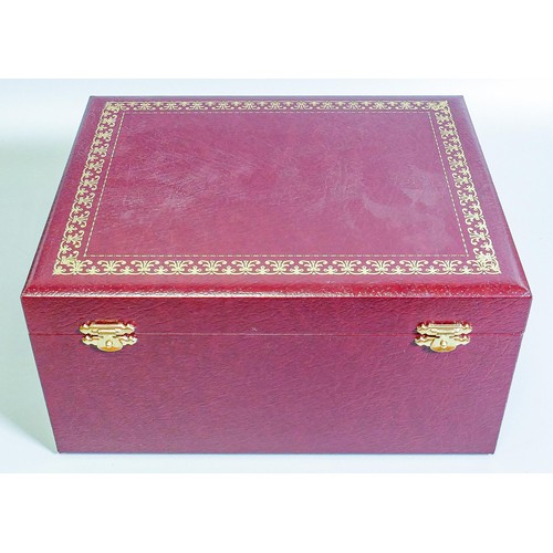 1085 - De Lamerie Empress pattern dip bowl gift set in impressive leather box, gold coloured spoons.