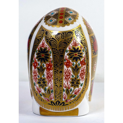 1246 - Royal Crown Derby Imari Elephant paperweight, gold stopper.