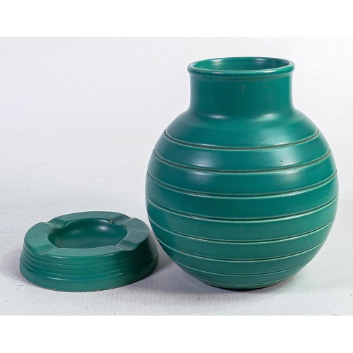 1323 - Wedgwood Keith Murray 1930's ribbed vase, height 15.5cm together with small similar ashtray, tiny ni... 