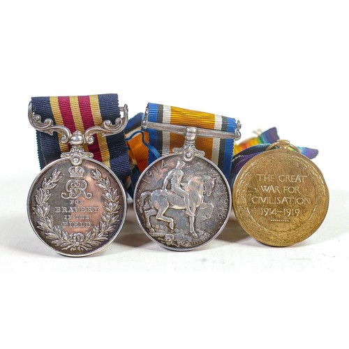 1567 - A group of three first world war WWI medals awarded to 306022 Pte W.E.A. Stevens 2/8 R.WAR:R-T.F. in... 