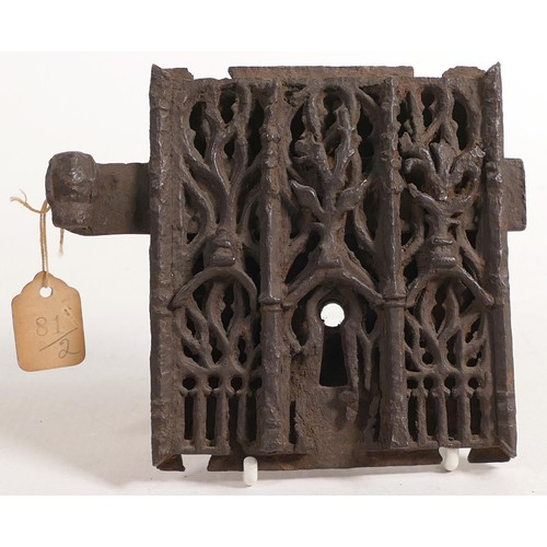 1657 - Antique Gothic Blacksmith made lock & plate, 11cm x 9cm.