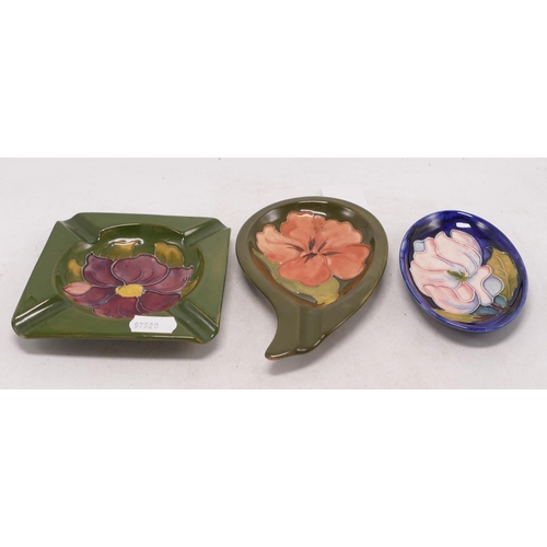 479 - 3 x pieces of Moorcroft, 2 dishes & an ashtray.