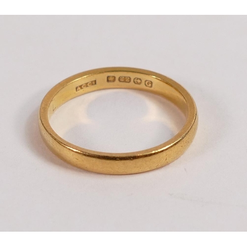 670 - 22ct gold wedding ring, size O, 4g.