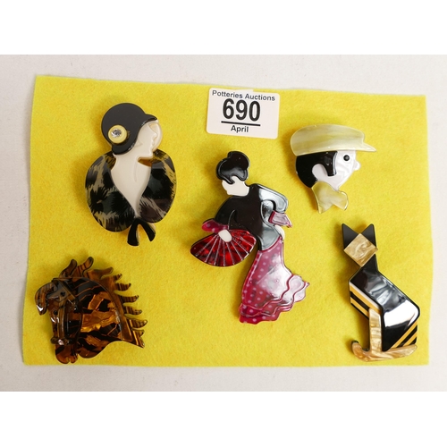 690 - five modern brooches (5)