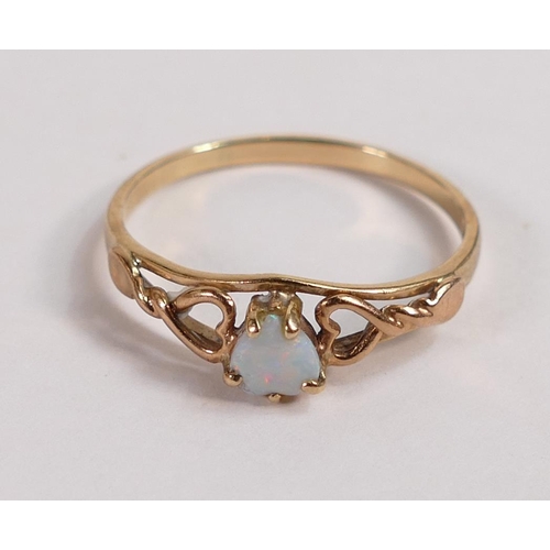 693 - 9ct gold ring set with heart shaped opal stone, size W, 2g.